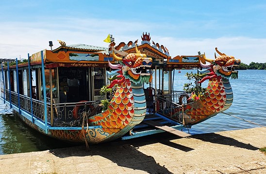 船遊香江